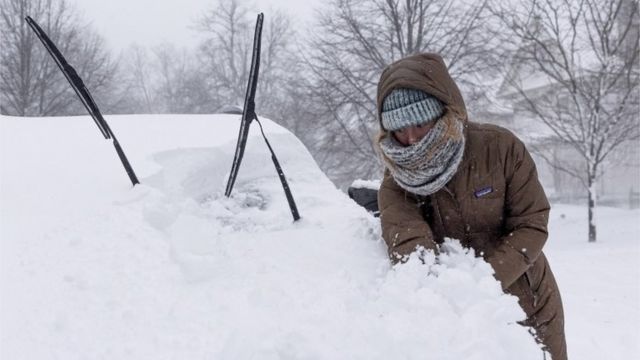 Снежная буря и небывалые морозы в США унесли жизни уже более 60 человек