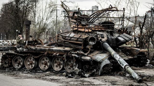 Уничтоженный под Киевом российский танк