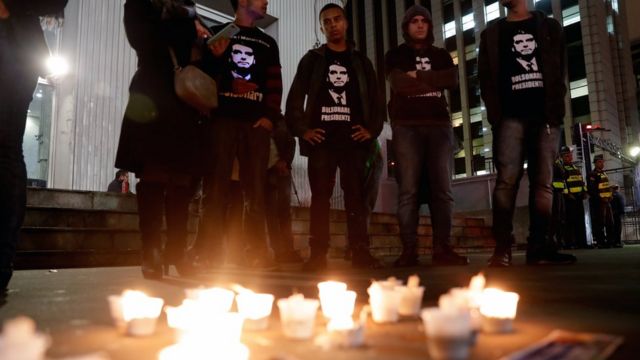 Apoiadores de Bolsonaro fazem vigília em São Paulo