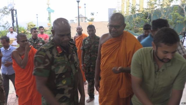 වතුරකුඹුරේ ධම්මරතන හිමියන් හමුදාපති, ජනරාල් මහේෂ් සේනානායක සමග