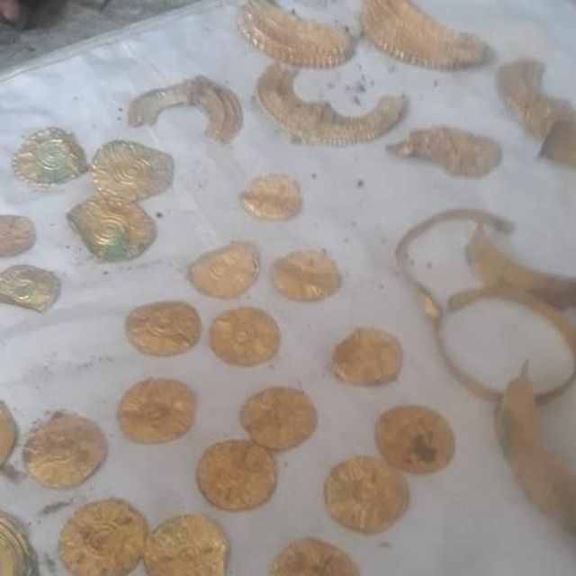 உத்தரமேரூர் சோழர் காலக் கோவிலில் தங்கப் புதையல் கண்டெடுப்பு