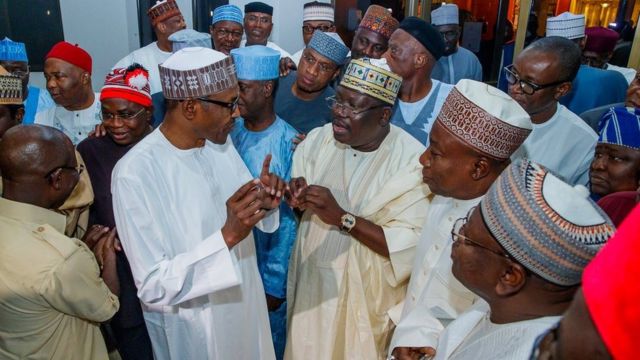 Buhari pẹlu awọn Sẹnetọ to ku lẹgbẹ oṣelu APC