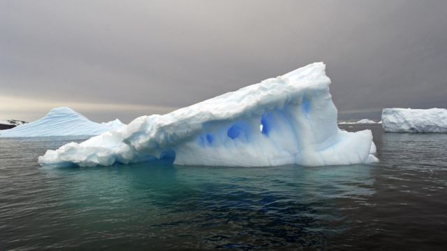 अंटार्कटिक की बर्फ