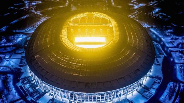 Único fora da Rússia, estádio erguido no pântano é inaugurado para a Copa