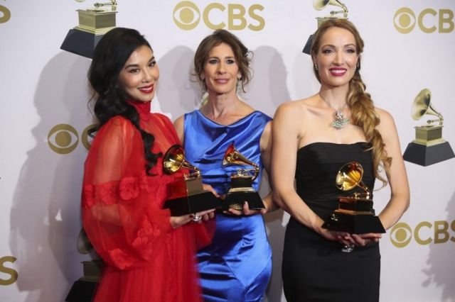 Sangeeta Kaur, Hila Plitmann và Danae Xanthe Vlasse với giải Grammy cho Album giọng ca cổ điển xuất sắc nhất