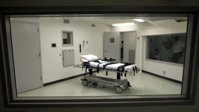 நைட்ரஜன் வாயு மூலம் மரணதண்டனை, அமெரிக்காவின் முதல் கைதி ஸ்மித்.