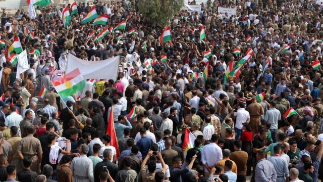عراقيون مؤيدون للاستفتاء يحتشدون في كركوك