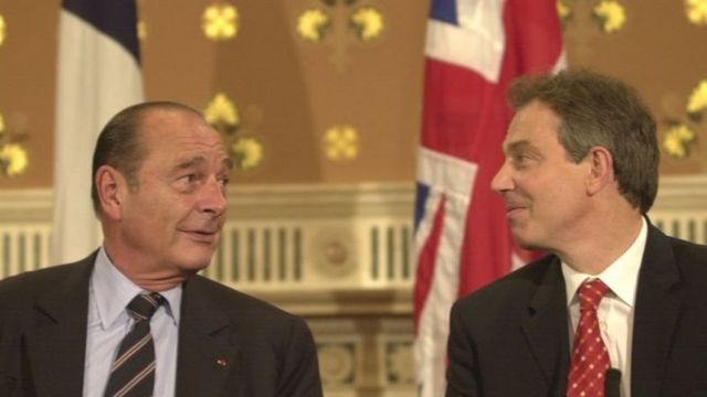 Були часи, коли й британський прем'єр виступав на континенті хорошою французькою. На фото — прем'єр-міністр Британії Тоні Блер (праворуч) і президент Франції Жак Ширак