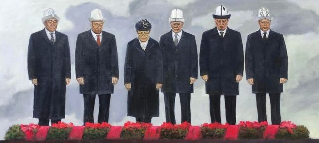 Картина "Ата-Бейит" кыргызского художника Таалая Усубалиева с выставки "Новый соцреализм" 2021 года, изображающая всех шестерых президентов вместе, оказалась пророческой
