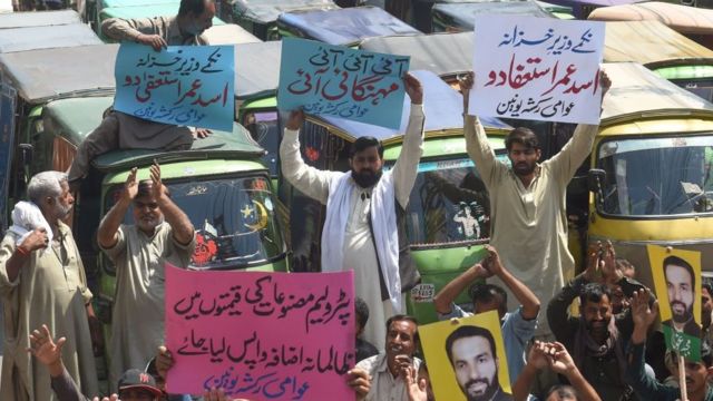 آمنہ مفتی کا کالم ’اڑیں گے پرزے‘: مہنگائی ڈائن - BBC News اردو