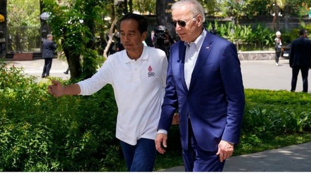 Președintele american Joe Biden și președintele indonezian Jokowi la G20 din Bali pe 16 noiembrie 2022