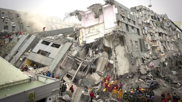 Rescue personnel search for survivors at the site of a collapsed building on February 6, 2016 in Tainan, Taiwan. A magnitude 6.4 earthquake hit southern Taiwan