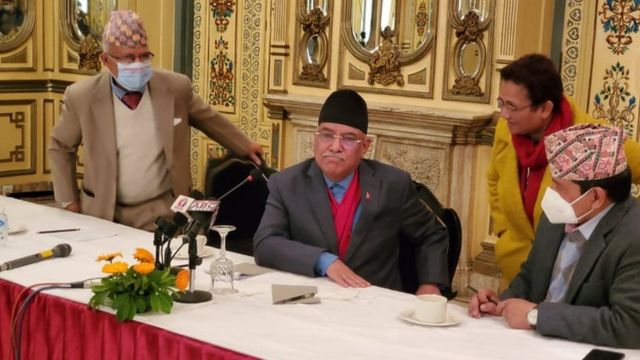 प्रचण्ड र माधवकुमार नेपाल