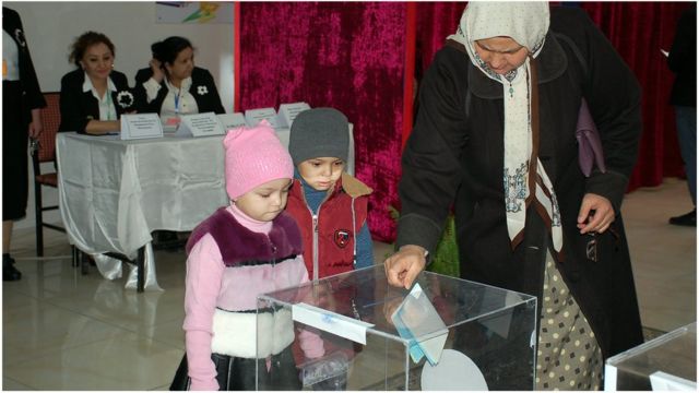 زن تاجیک و کودکان