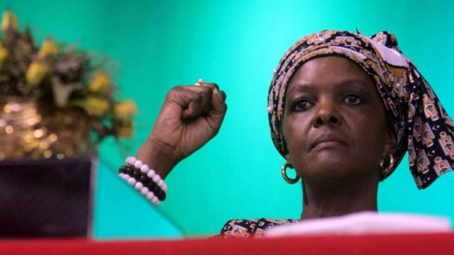 Iyo mpeta ya Grace Mugabe yayihawe igihe yahimbaza imyaka 20 iheze yubatse urwiwe