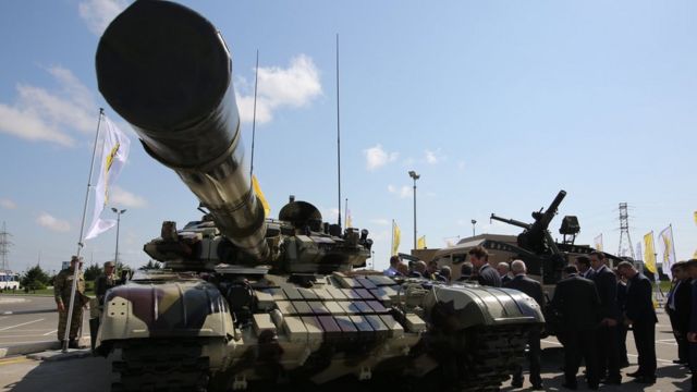 Модернизированный танк Т-72 компании "Уралвагонзавод" представлен на выставке оборонной промышленности ADEX-2016 в Баку