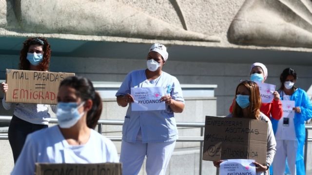 Enfermeras del hospital de La Paz demandando mejores condiciones.