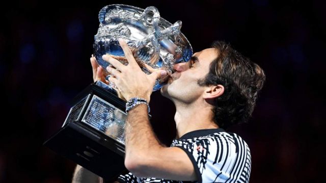 Roger Federer fou de joie après sa victoire sur Rafael Nadal à Melbourne à l'Open d'Australie