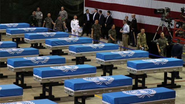 米軍は韓国の烏山空軍基地で遺骨返還の記念式典を開いた