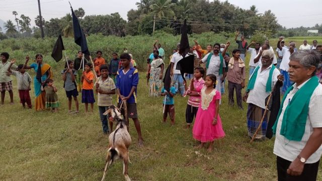 விவசாயிகள் கறுப்புக் கொடி ஆர்ப்பாட்டம்