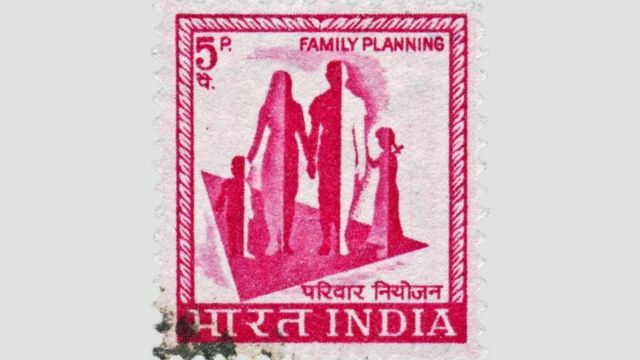 Una estampilla promoviendo la planificación familiar en India.