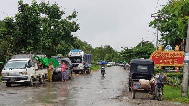 ခရီးသည်အများစုကတော့ မြောက်ဦးမြို့မှာရပ်နားနေကြ