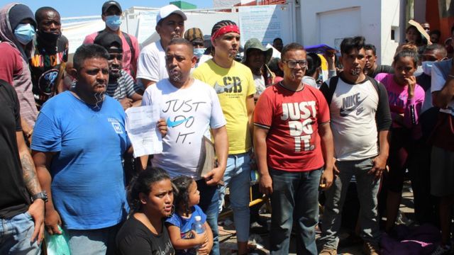 Migrantes en Tapachula con la boca cosida