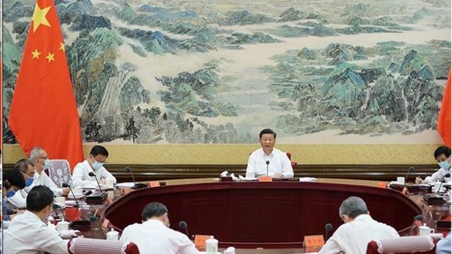 习近平在中南海主持召开的经济社会领域专家座谈会上强调中国要提高创新能力,在关键的核心技术方面要尽早取得突破