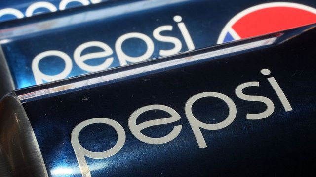 Latas del refresco Pepsi.