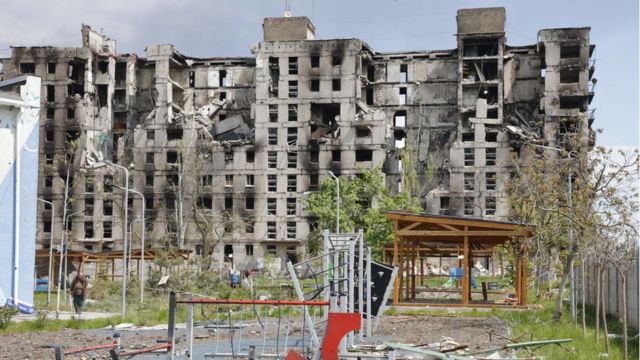 Edifício bombardeado em Mariupol