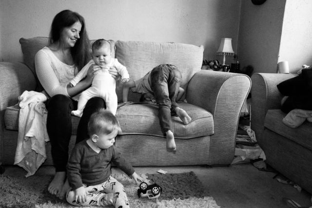 Laura y sus hijos Jonathan, Matthew y Matilda