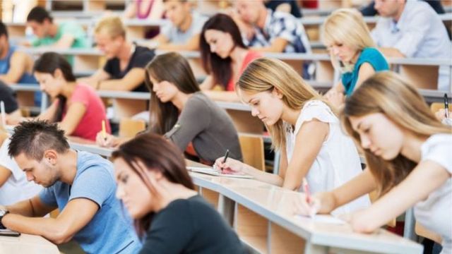 英國大學擴大速度過快,但師資隊伍跟不上也影響了教學質量。