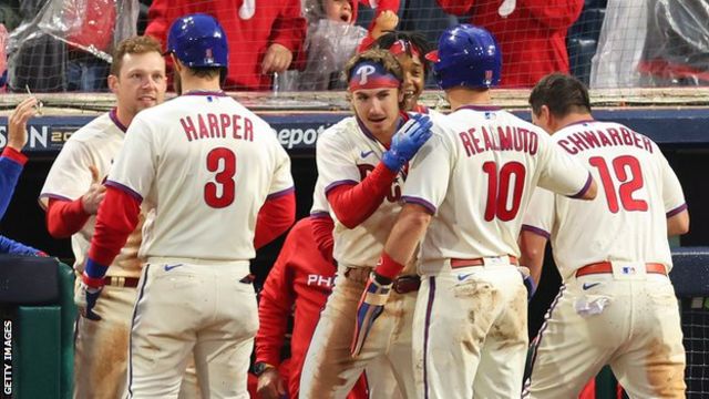 World Series 2022: Houston Astros beat Philadelphia Phillies 3-2 to lead  series 3-2 - BBC Sport