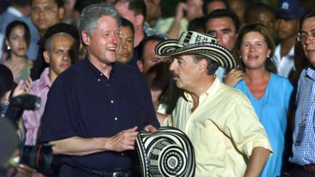 Pastrana y Clinton.