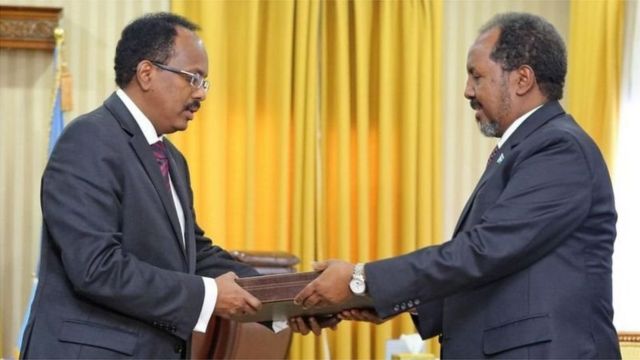 Madaxweyne Farmaajo iyo madaxweyniihii hore, Xasan Sheekh maxamuud.