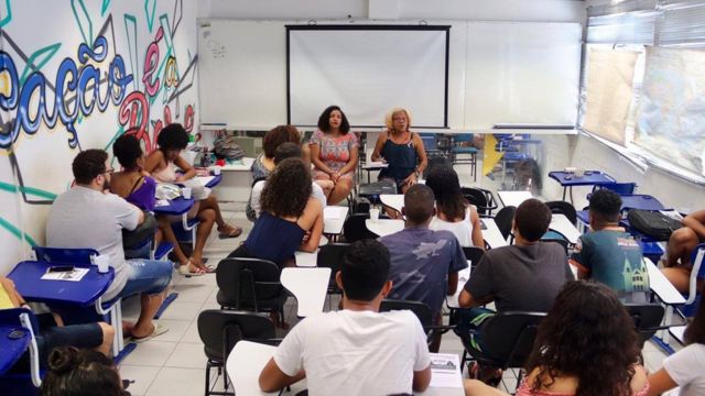 Aula do cursinho Estudando Para Vencer, tirada antes da pandemia