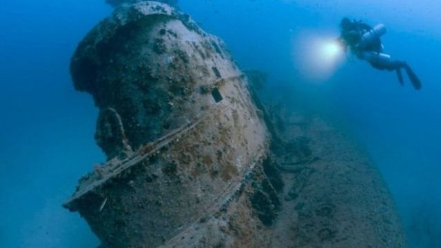 Torre del submarino británico HMS Stubborn, hundido cerca de Malta hace más de medio siglo. Foto: Steve Jones/millionfish.com