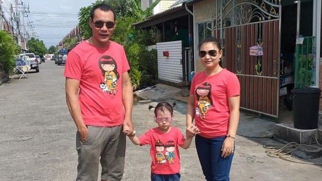 Ông Phạm Cao Lâm và vợ con