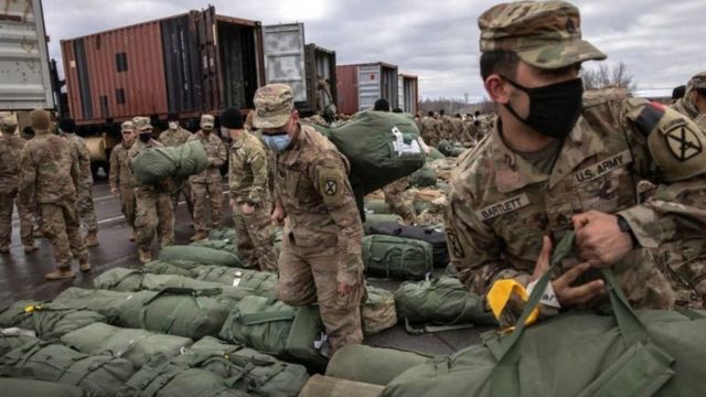 جنود أمريكيون يغادرون أفغانستان
