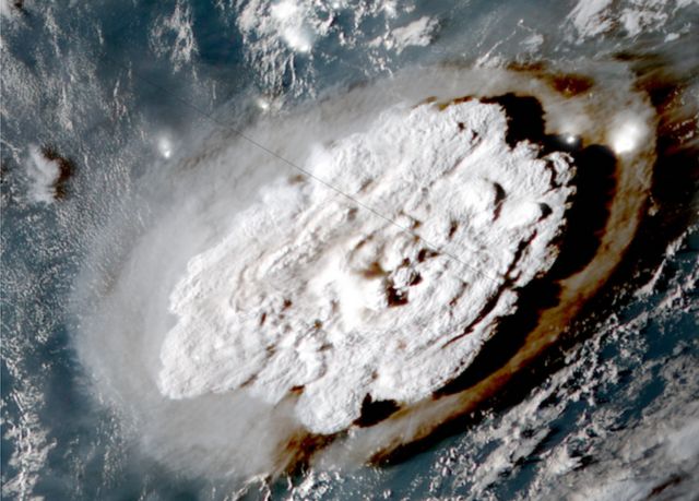 Спутниковое изображение извержения