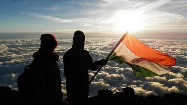 Dinesh and Tarakeshwari Rathod on Everest