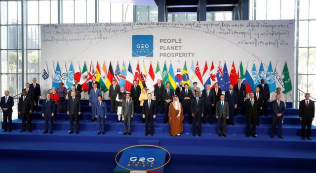 Líderes do G20 posam durante uma sessão de fotos de família no início da cúpula do G20 em Roma, Itália, 30 de outubro de 2021