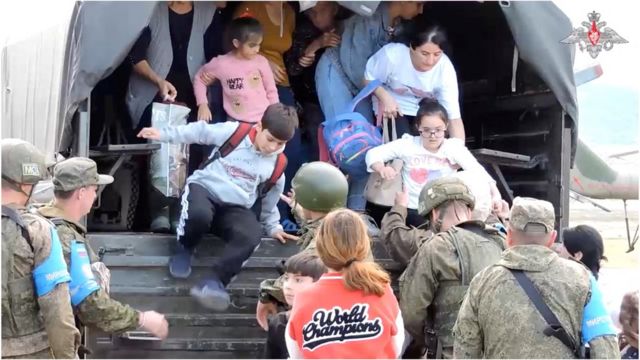 Російські миротворці евакуювали цивільних Нагірного Карабаху