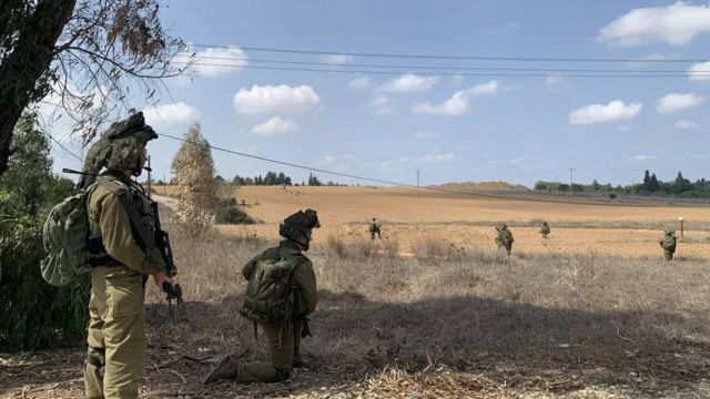 سربازان اسرائیلی همچنان در اطراف این شهرک نگهبانی می‌دهند