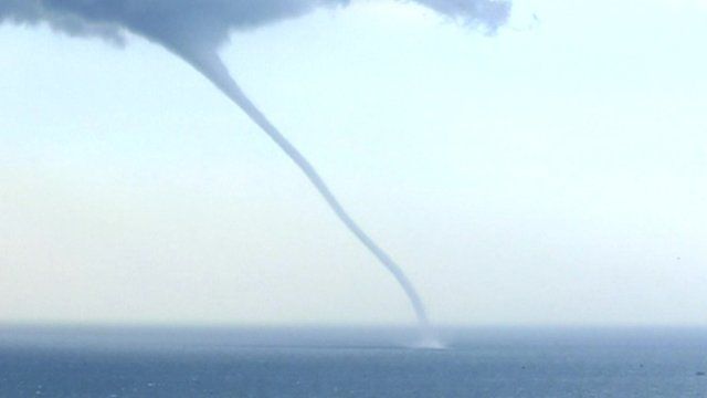 Huge waterspouts filmed in China - BBC News