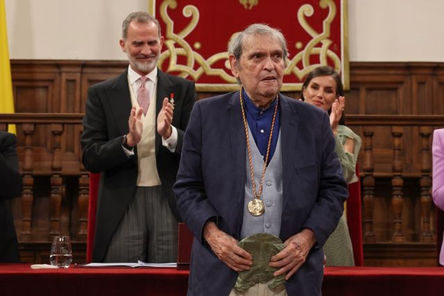 Rafael Cadenas en la ceremonia de entrega del Premio Cervantes