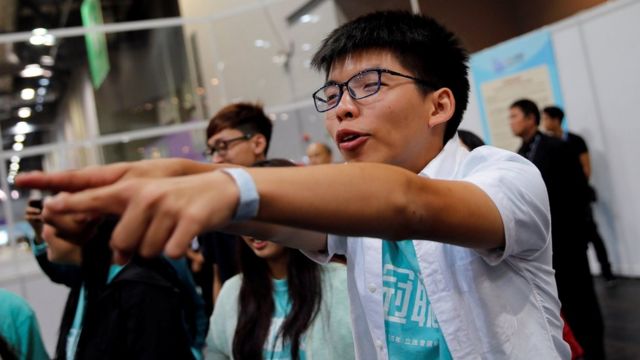 香港立法会選挙での躍進を喜ぶ黄之鋒氏(9月5日)