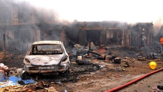 Ọkọ kan ti ado oloro jo