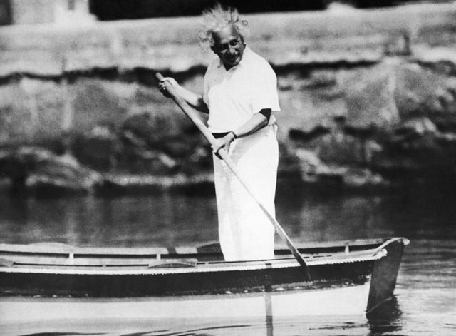 Einstein en un bote.