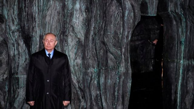 Vladimir Putin in front of the Wall of Grief memorial